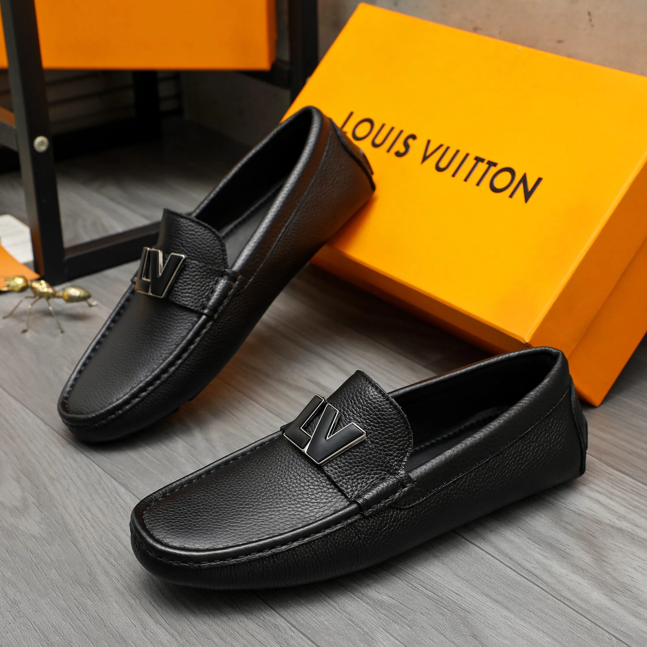 Men's shoes 💰420 Product trademark: LV "Louis Vuitton" casual slip-on shoes Regular size: 38-46 (45.46 custom-made, non-returnable) Product materials: Selected pebbled cowhide upper, sheepskin lining, original rubber outsole